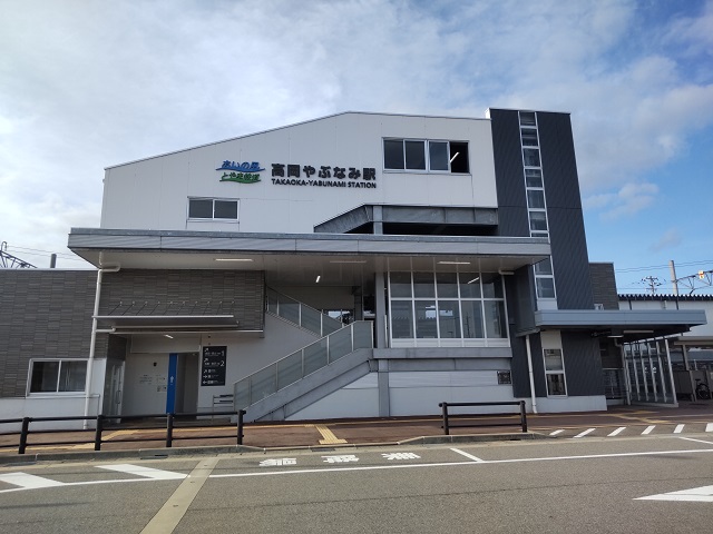 高岡やぶなみ駅（東口）